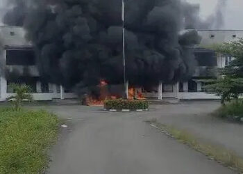 Thugs Kill One in Rivers, Set LG Secretariats Ablaze